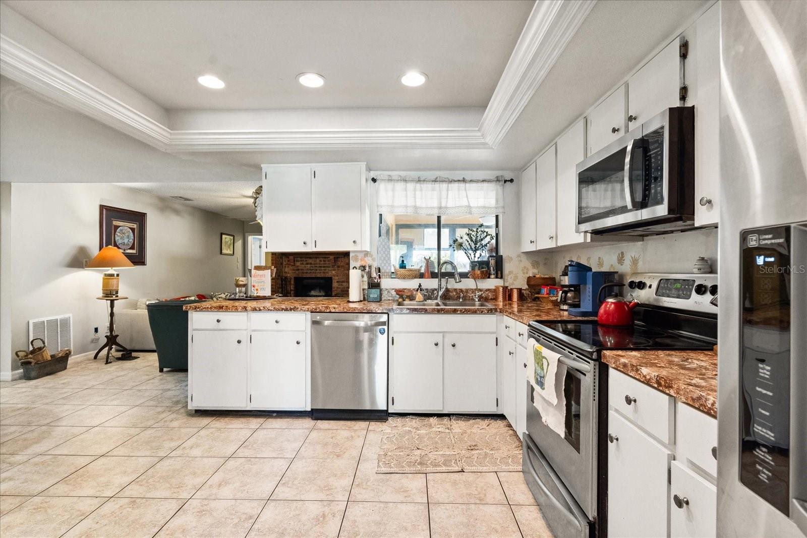 400 WOODVIEW DRIVE