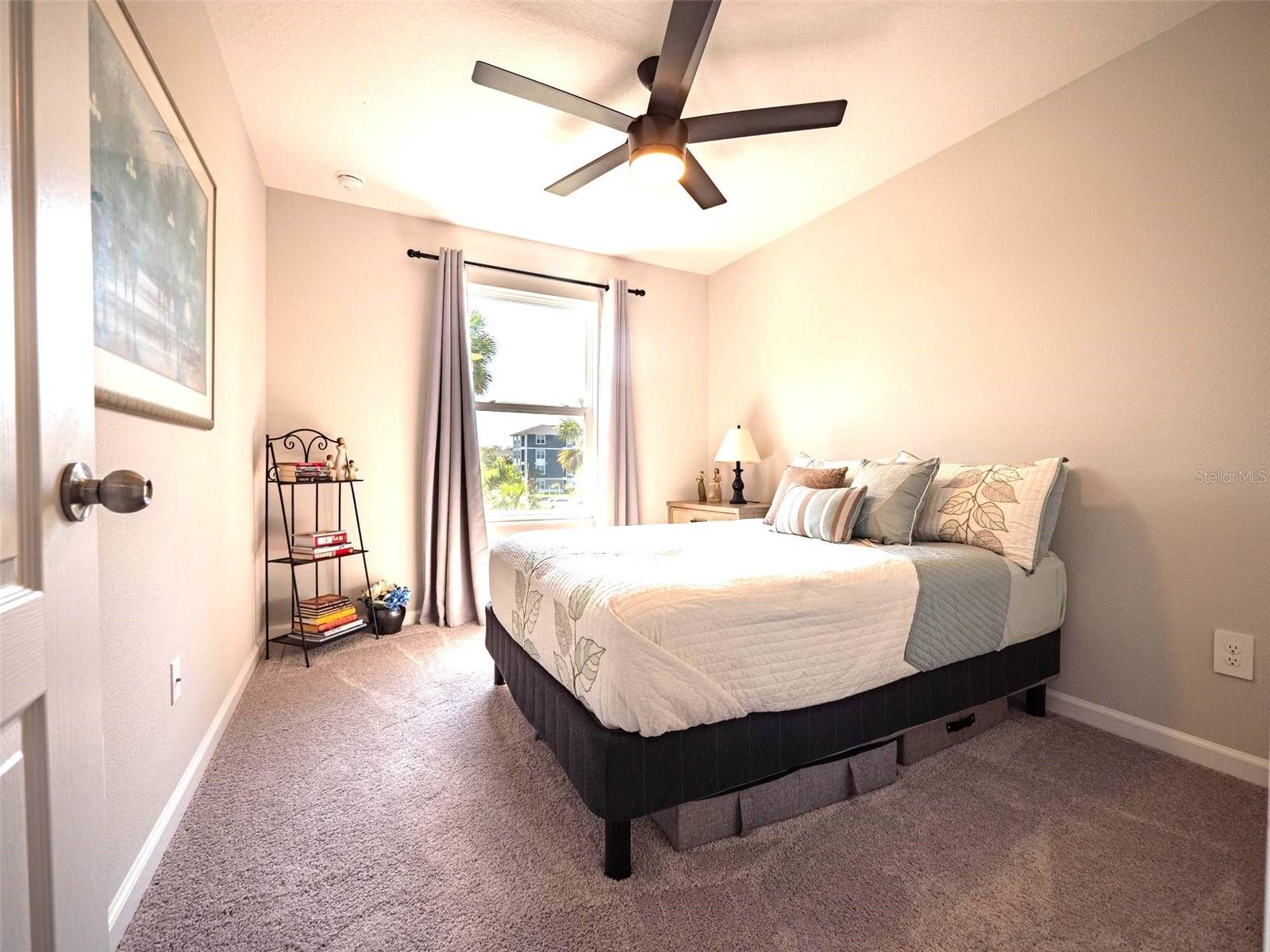 TOWNS AT LAKE MONROE COMMONS - Residential