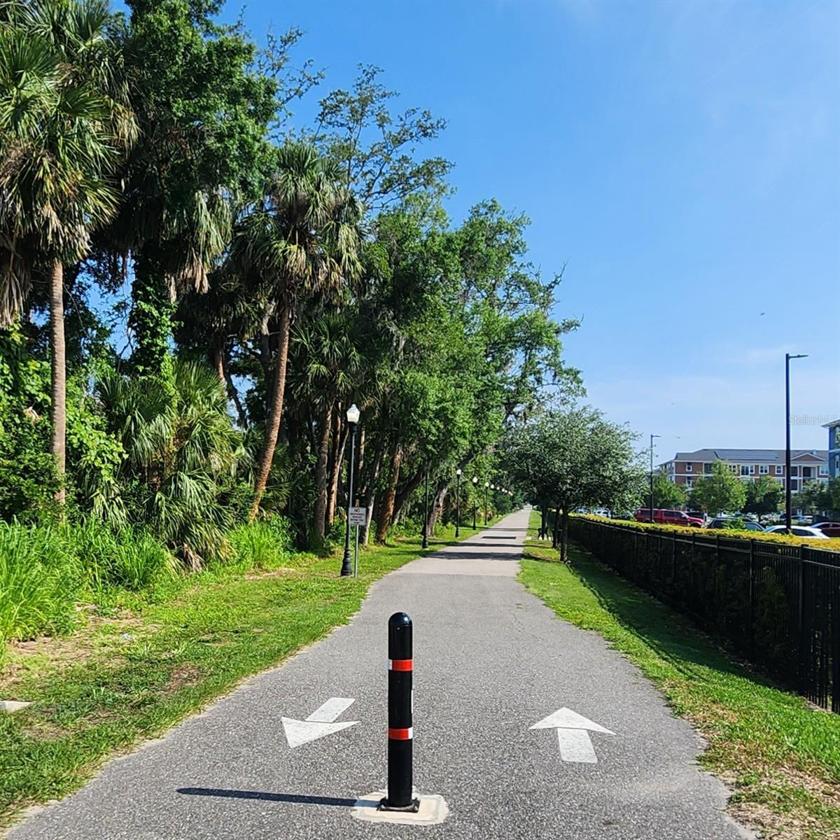 TOWNS AT LAKE MONROE COMMONS - Residential