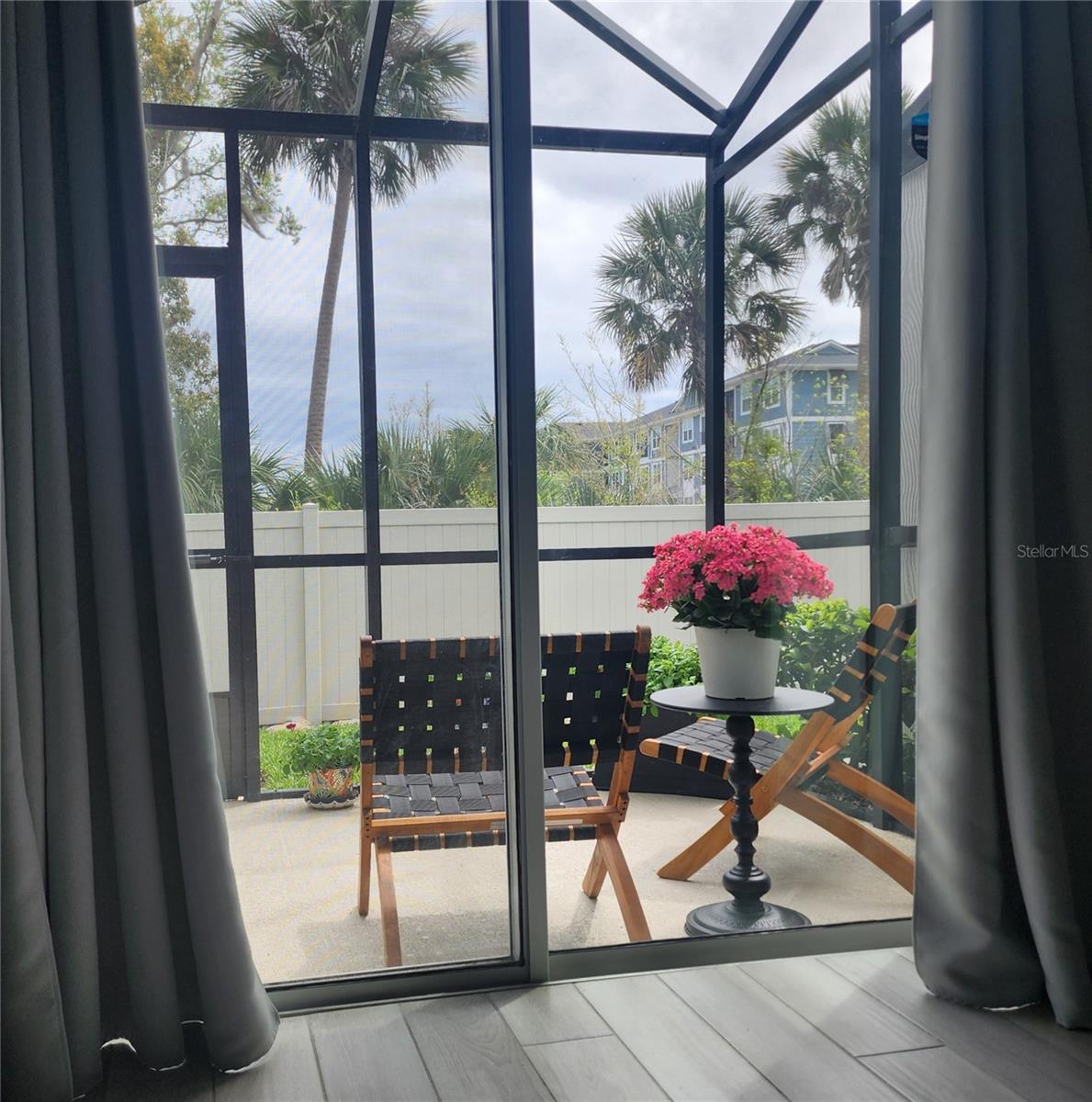 TOWNS AT LAKE MONROE COMMONS - Residential