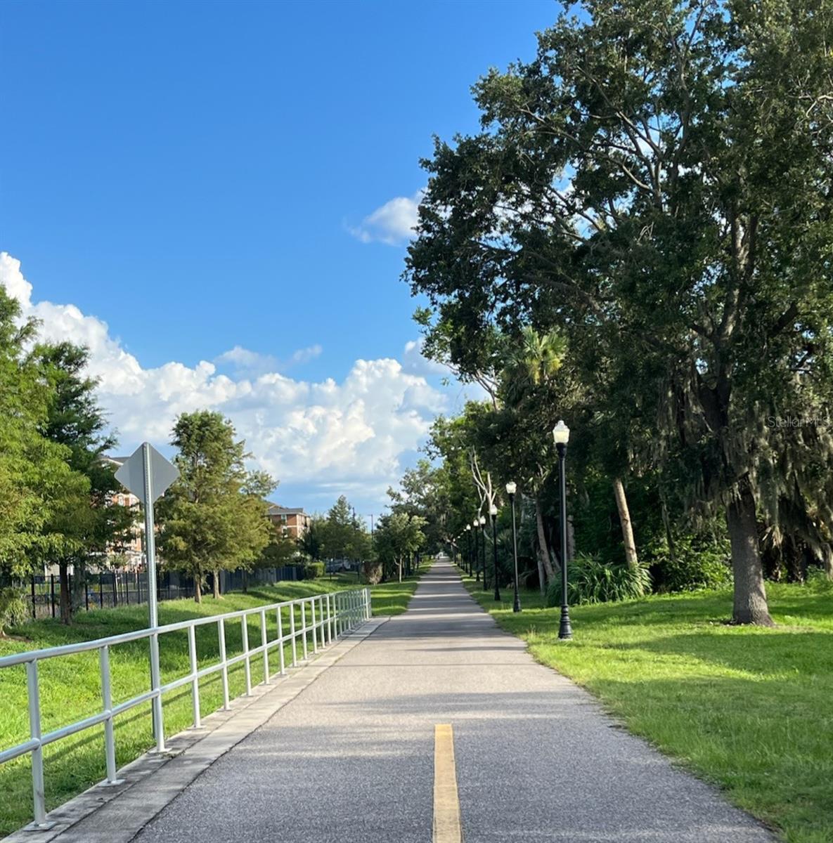 TOWNS AT LAKE MONROE COMMONS - Residential