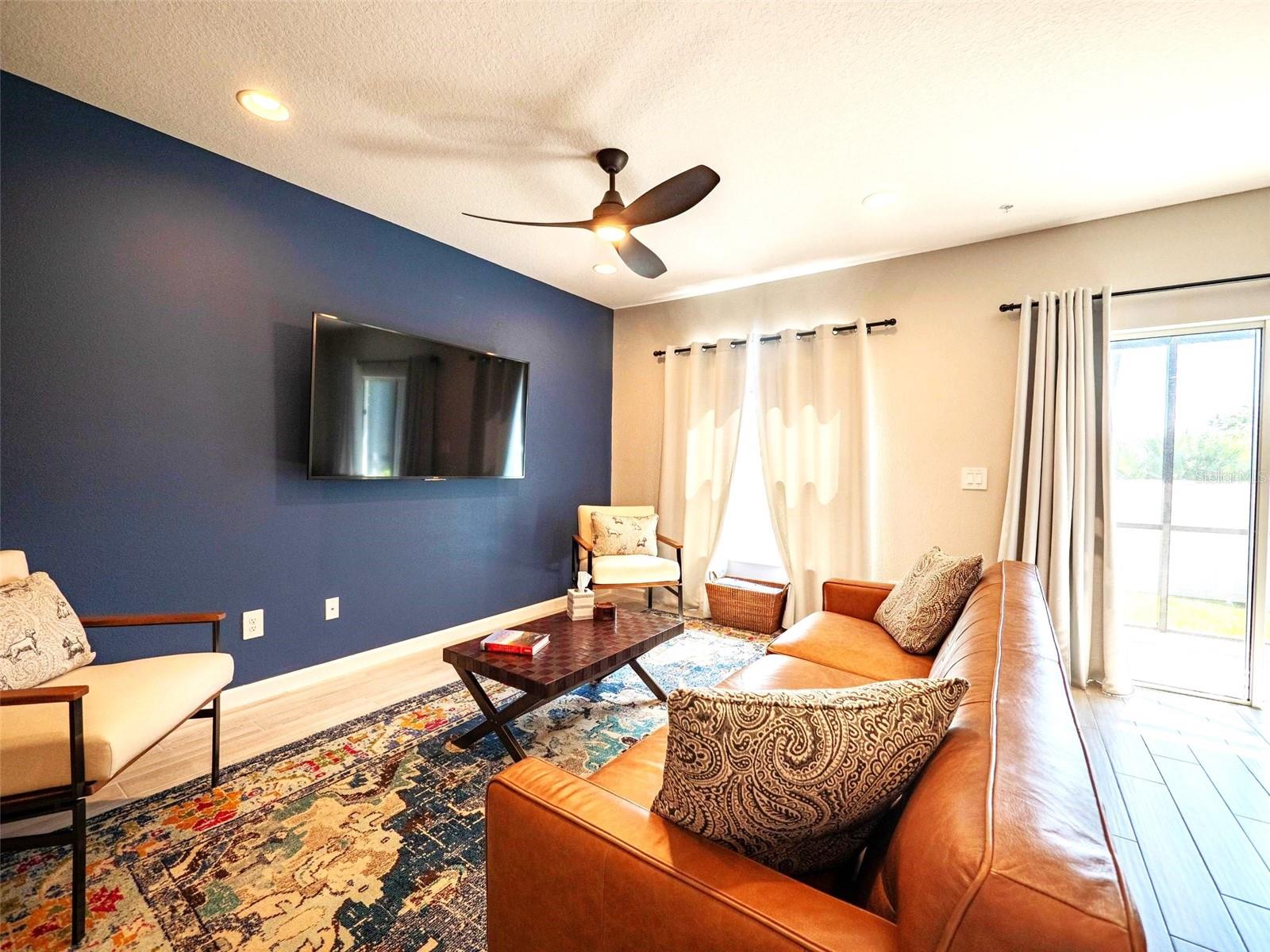 TOWNS AT LAKE MONROE COMMONS - Residential