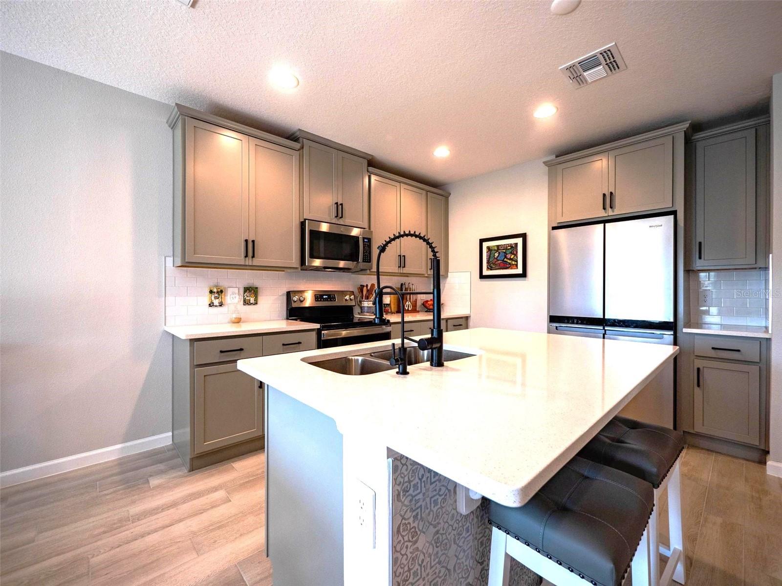 TOWNS AT LAKE MONROE COMMONS - Residential