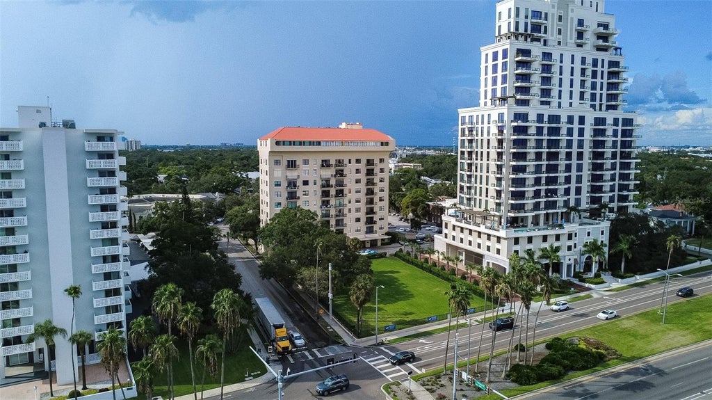 Photo of 2109 Bayshore Boulevard #303, Tampa, FL 33606 (MLS # TB8544104)