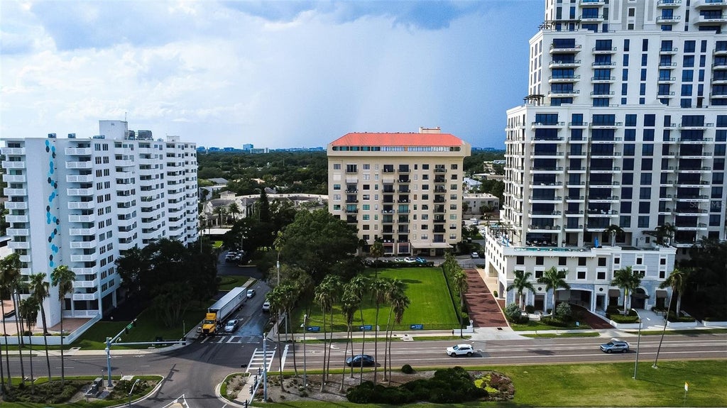 Photo of 2109 Bayshore Boulevard #303, Tampa, FL 33606 (MLS # TB8544104)