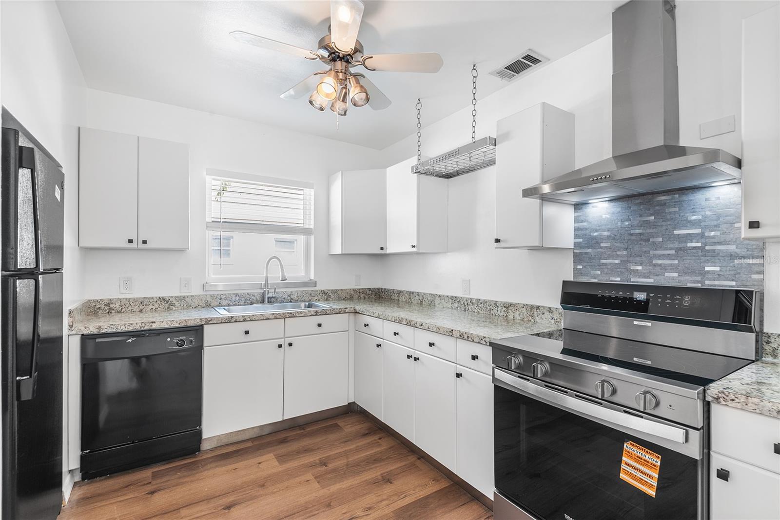 PASADENA ESTATES SEC G - Residential Lease