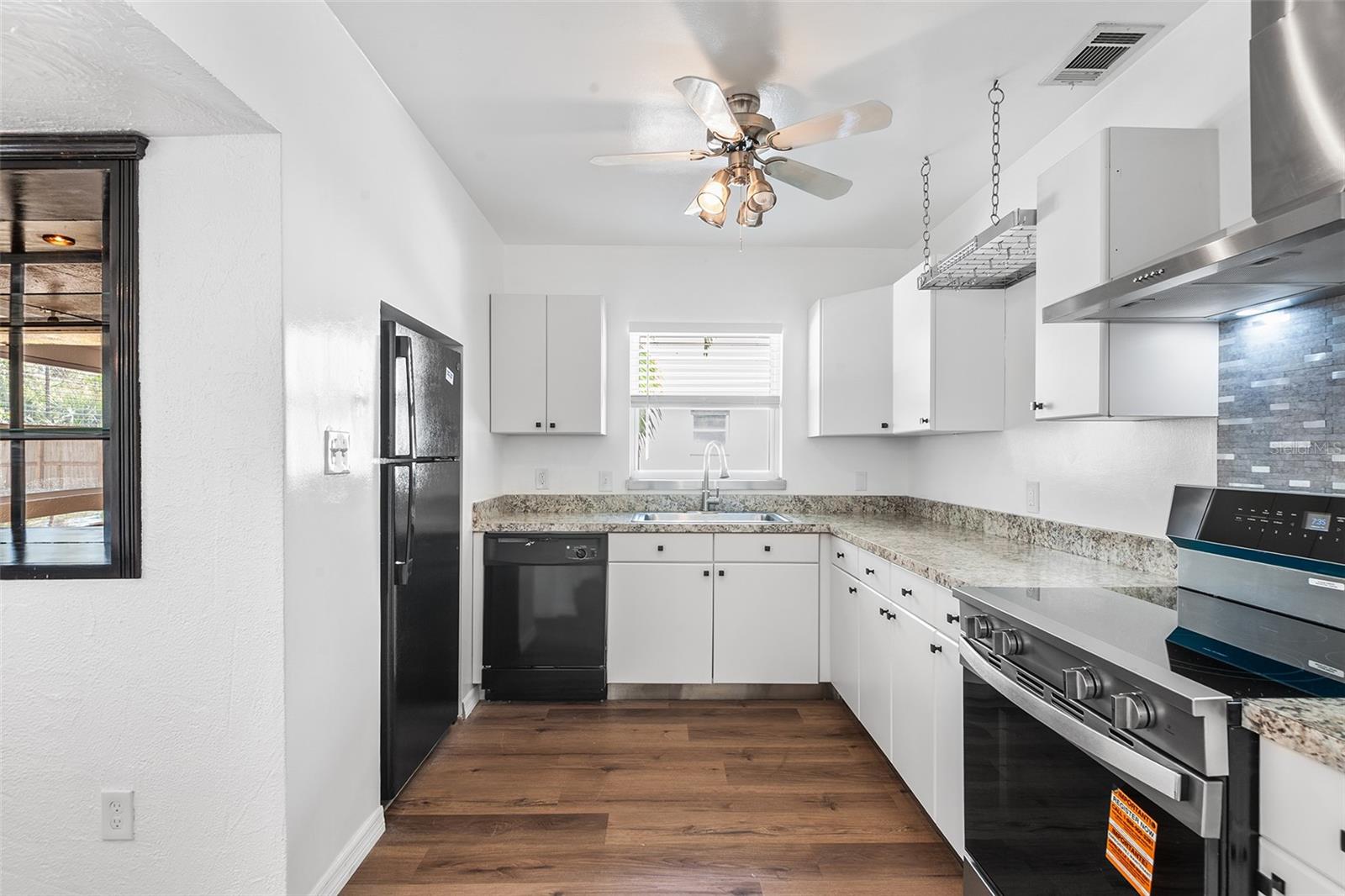 PASADENA ESTATES SEC G - Residential Lease