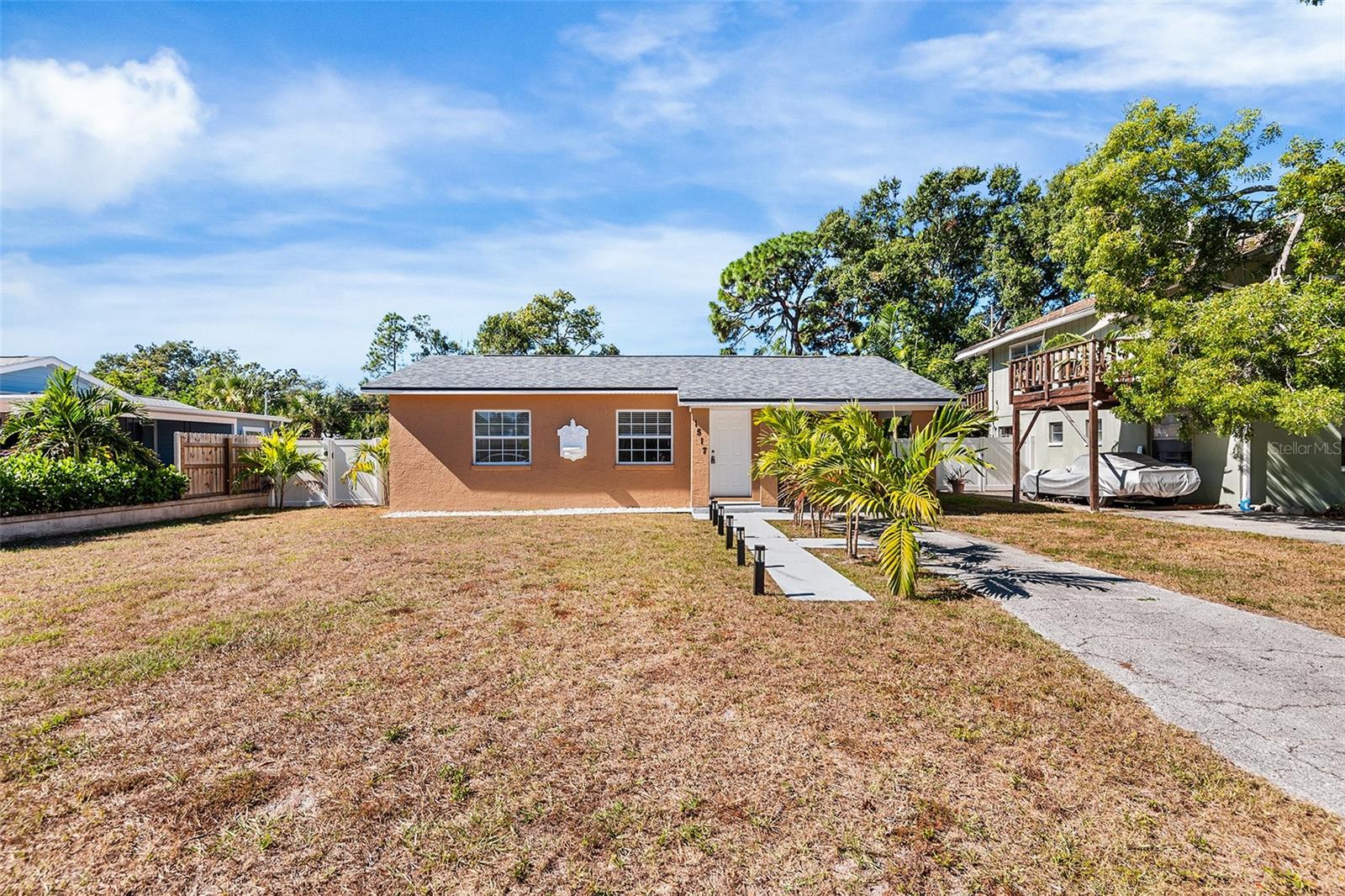 PASADENA ESTATES SEC G - Residential Lease