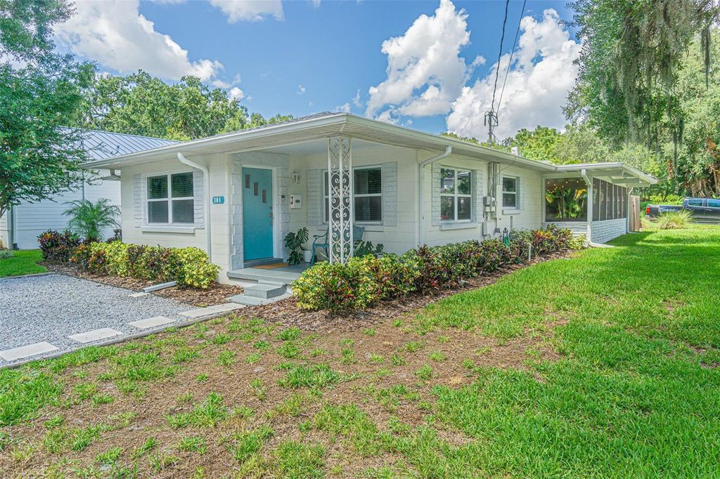 Photo of 701 W Henry Avenue, Tampa, FL 33604 (MLS # TB8468377)