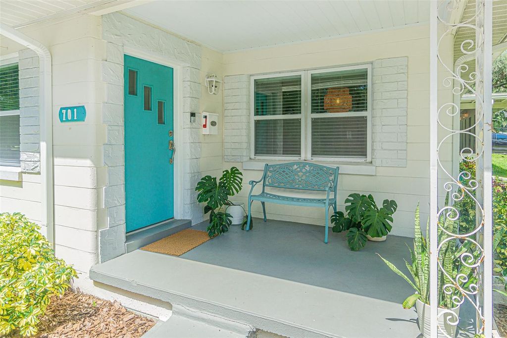 Photo of 701 W Henry Avenue, Tampa, FL 33604 (MLS # TB8468377)