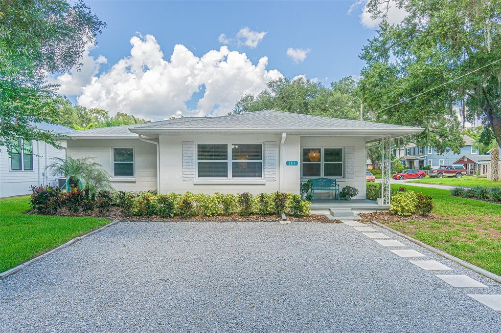 Photo of 701 W Henry Avenue, Tampa, FL 33604 (MLS # TB8468377)