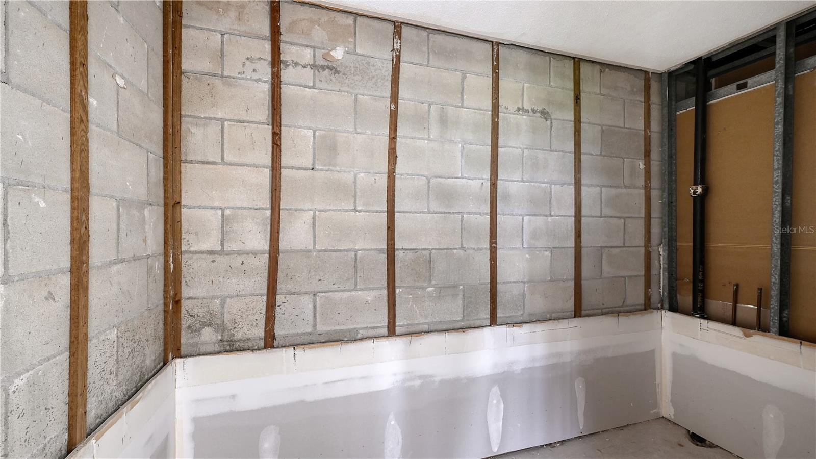 LONGBOAT ARMS - Residential