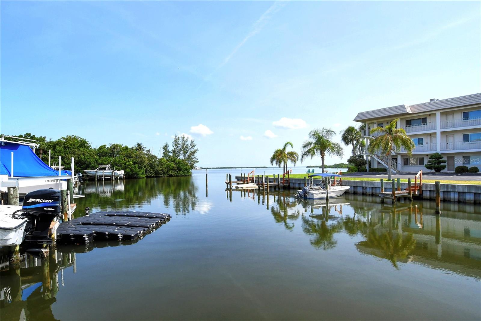 LONGBOAT ARMS - Residential