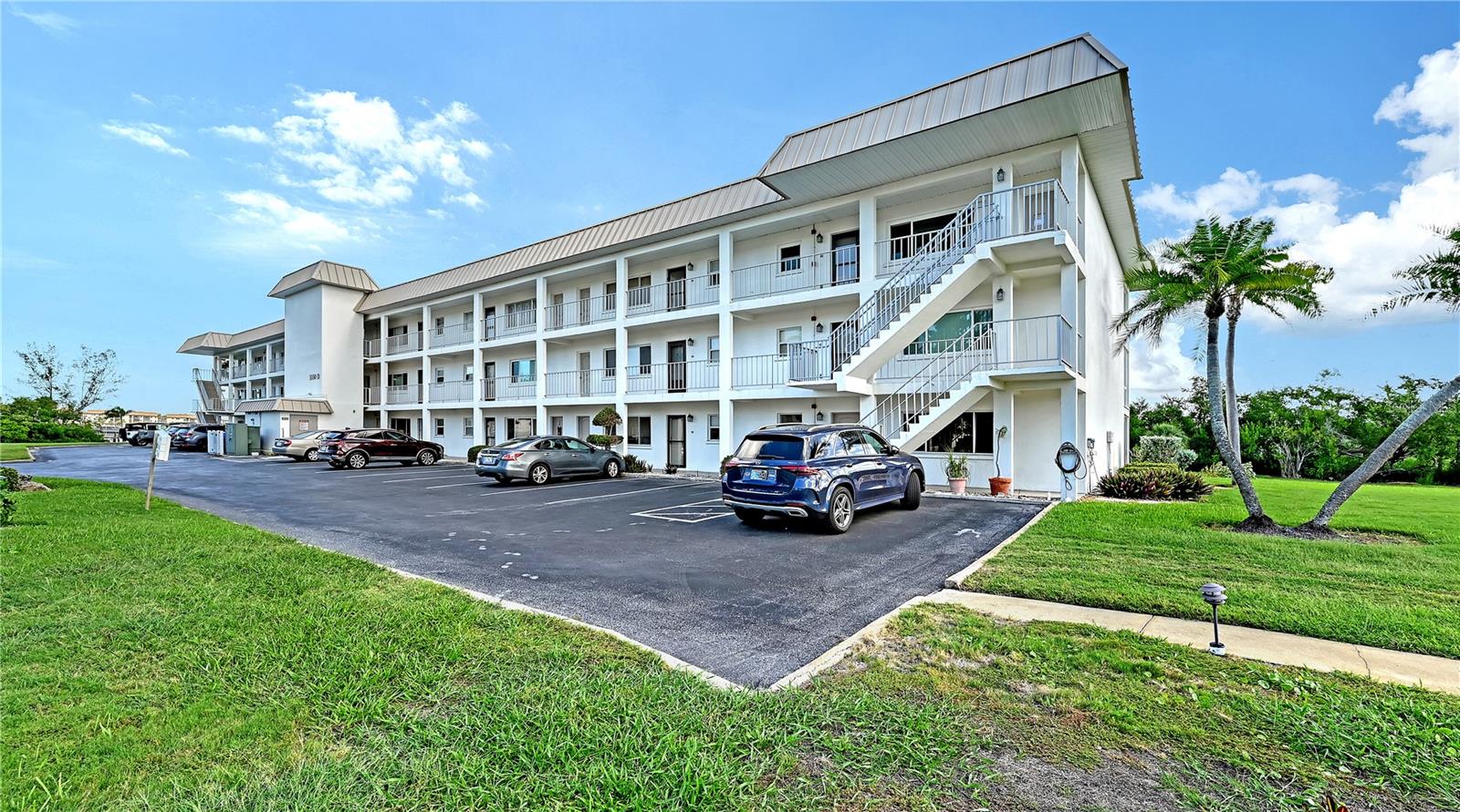 LONGBOAT ARMS - Residential