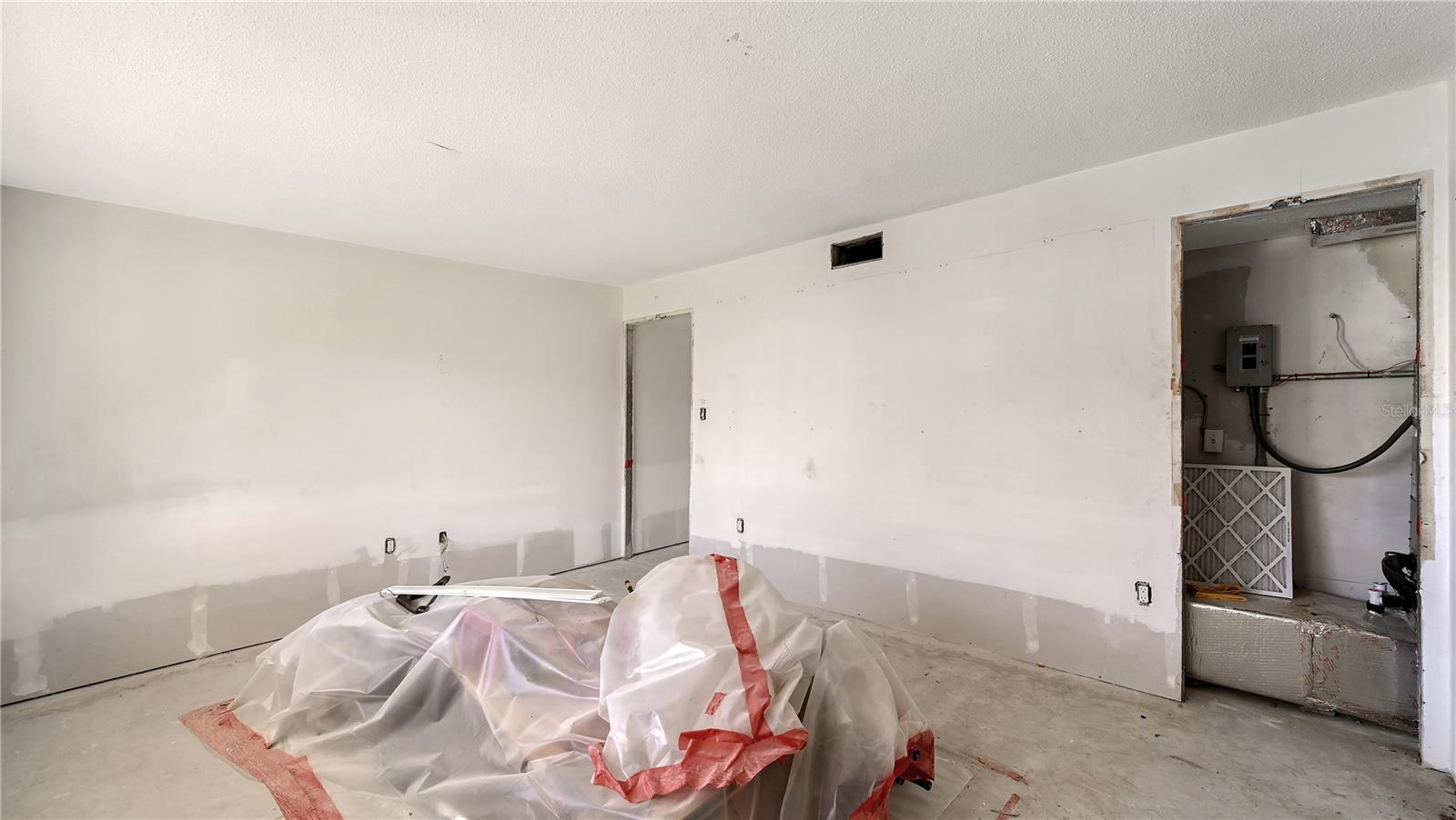 LONGBOAT ARMS - Residential