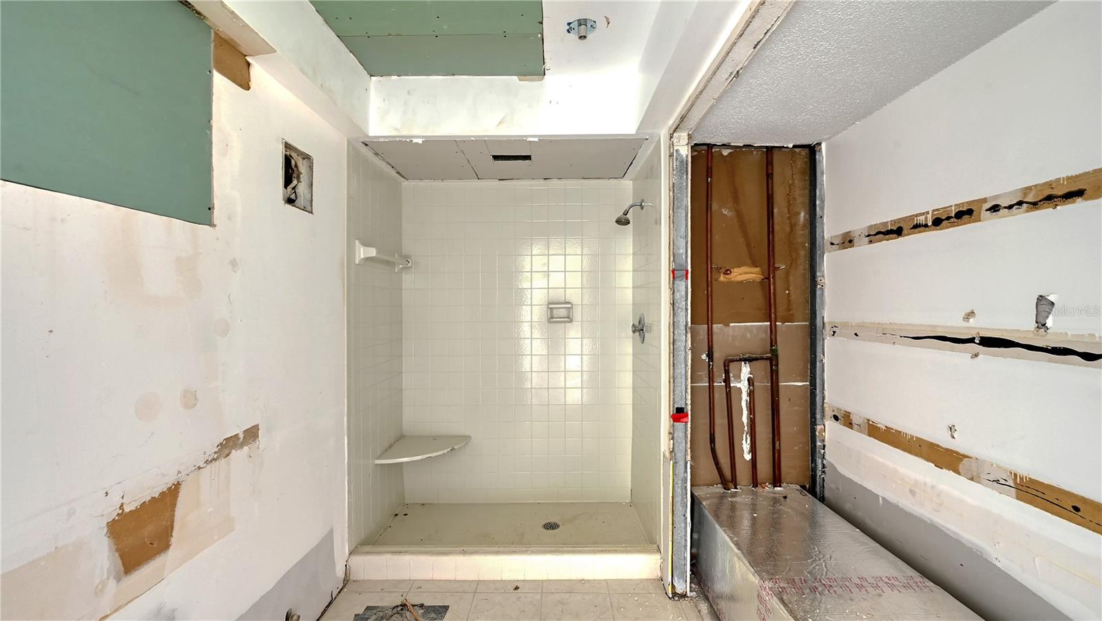 LONGBOAT ARMS - Residential