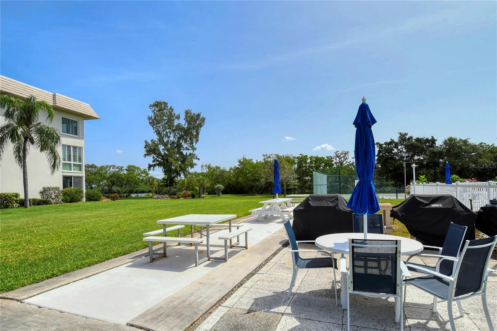 LONGBOAT ARMS - Residential