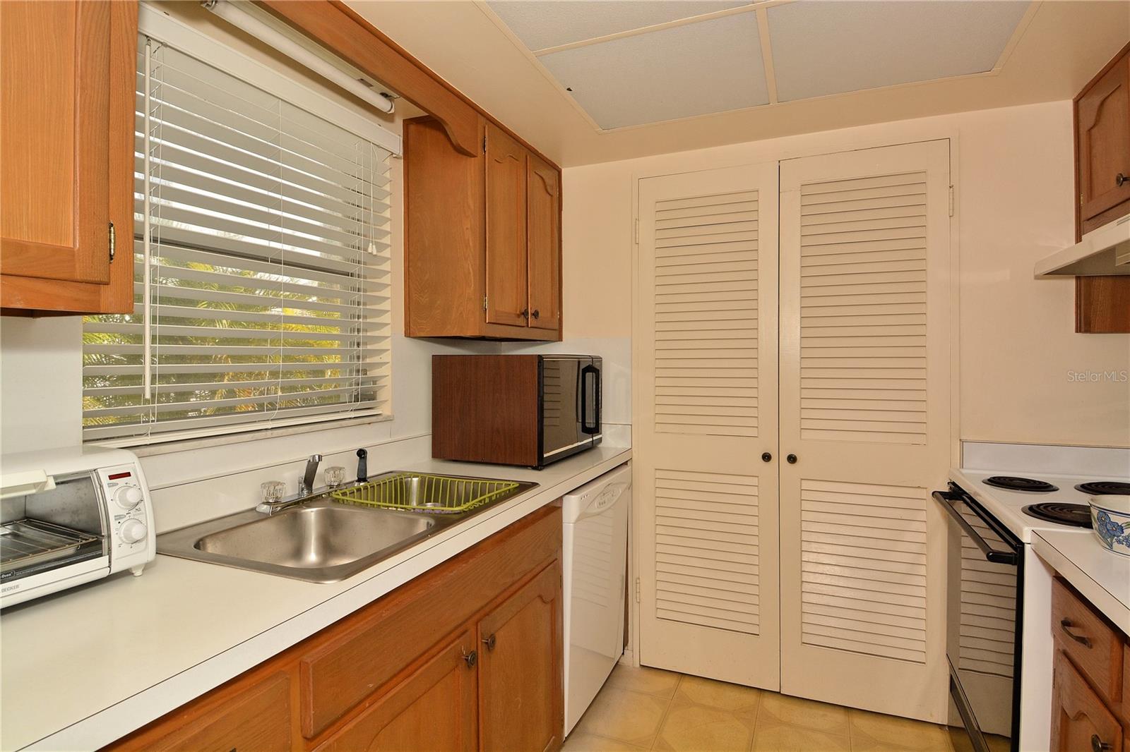 LONGBOAT ARMS - Residential