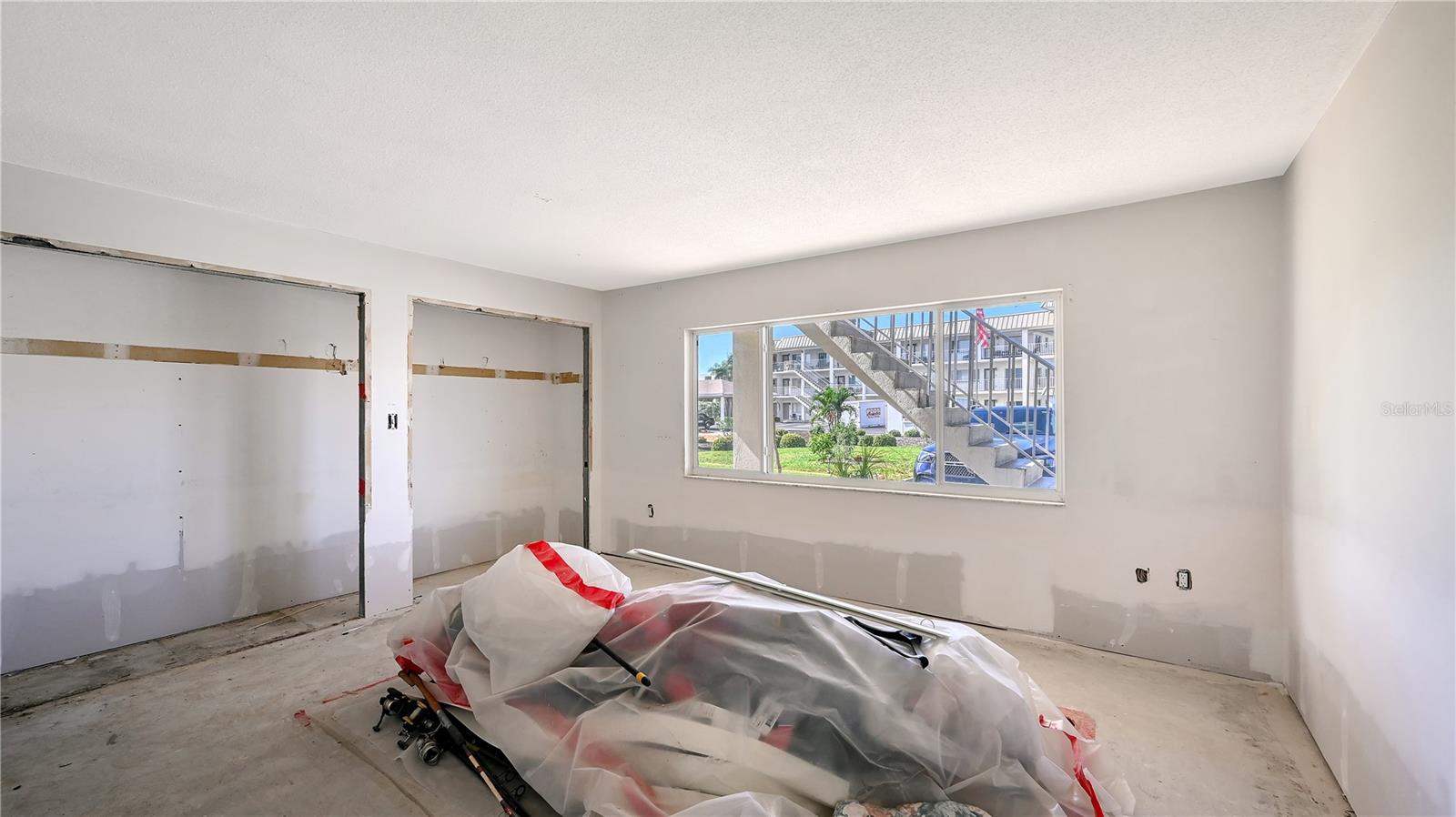 LONGBOAT ARMS - Residential