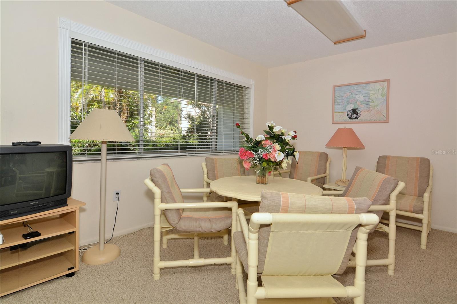 LONGBOAT ARMS - Residential