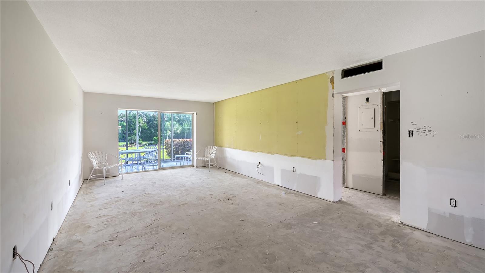 LONGBOAT ARMS - Residential