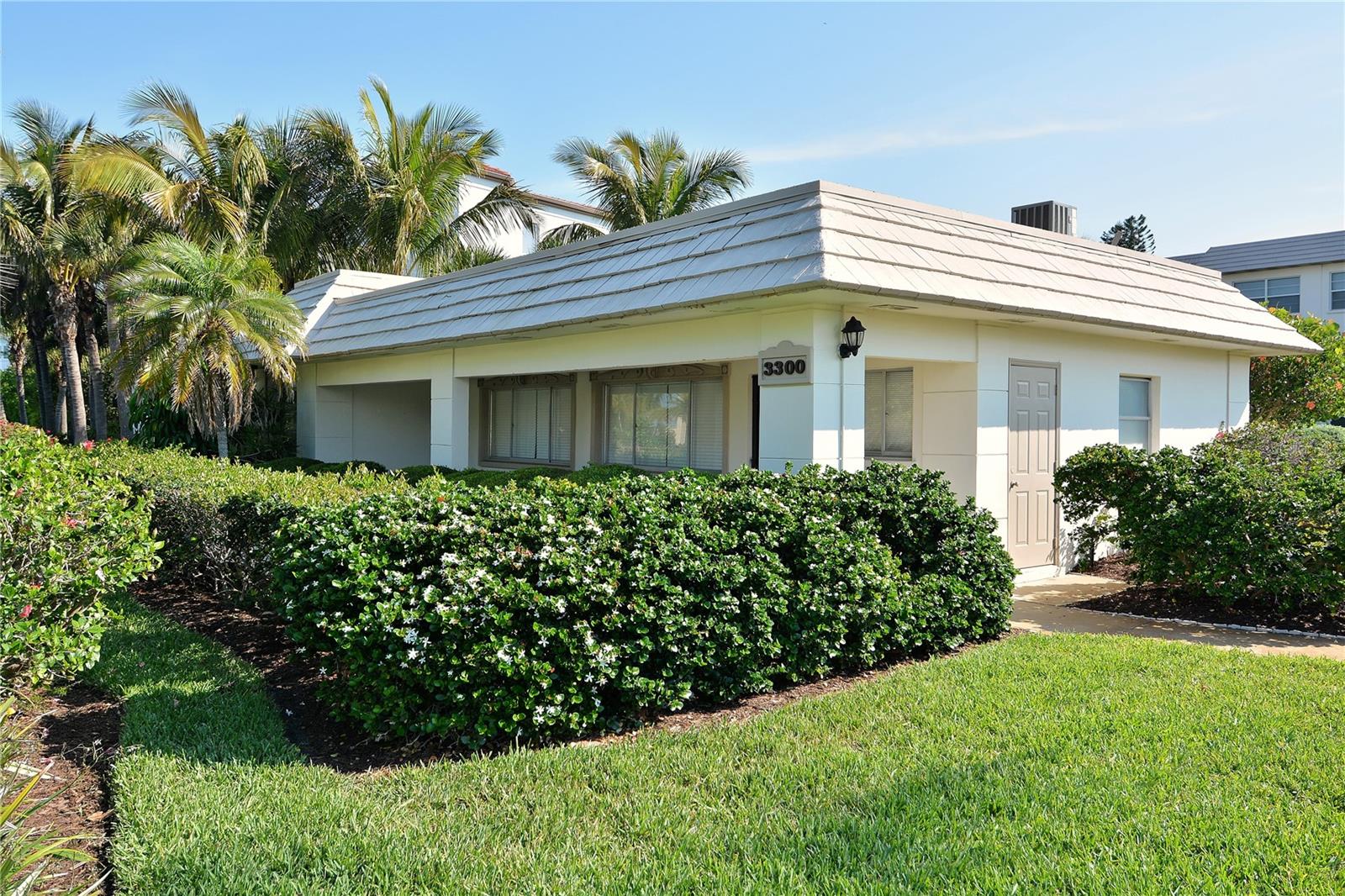 LONGBOAT ARMS - Residential