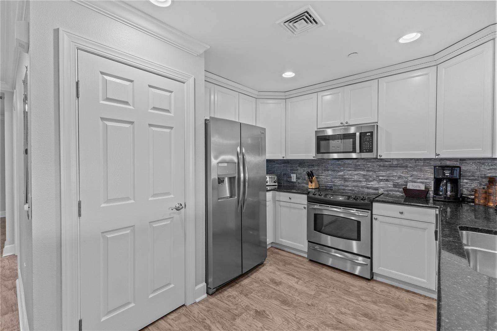 CENTRE COURT RIDGE CONDO PH 3 BLDG C - Residential