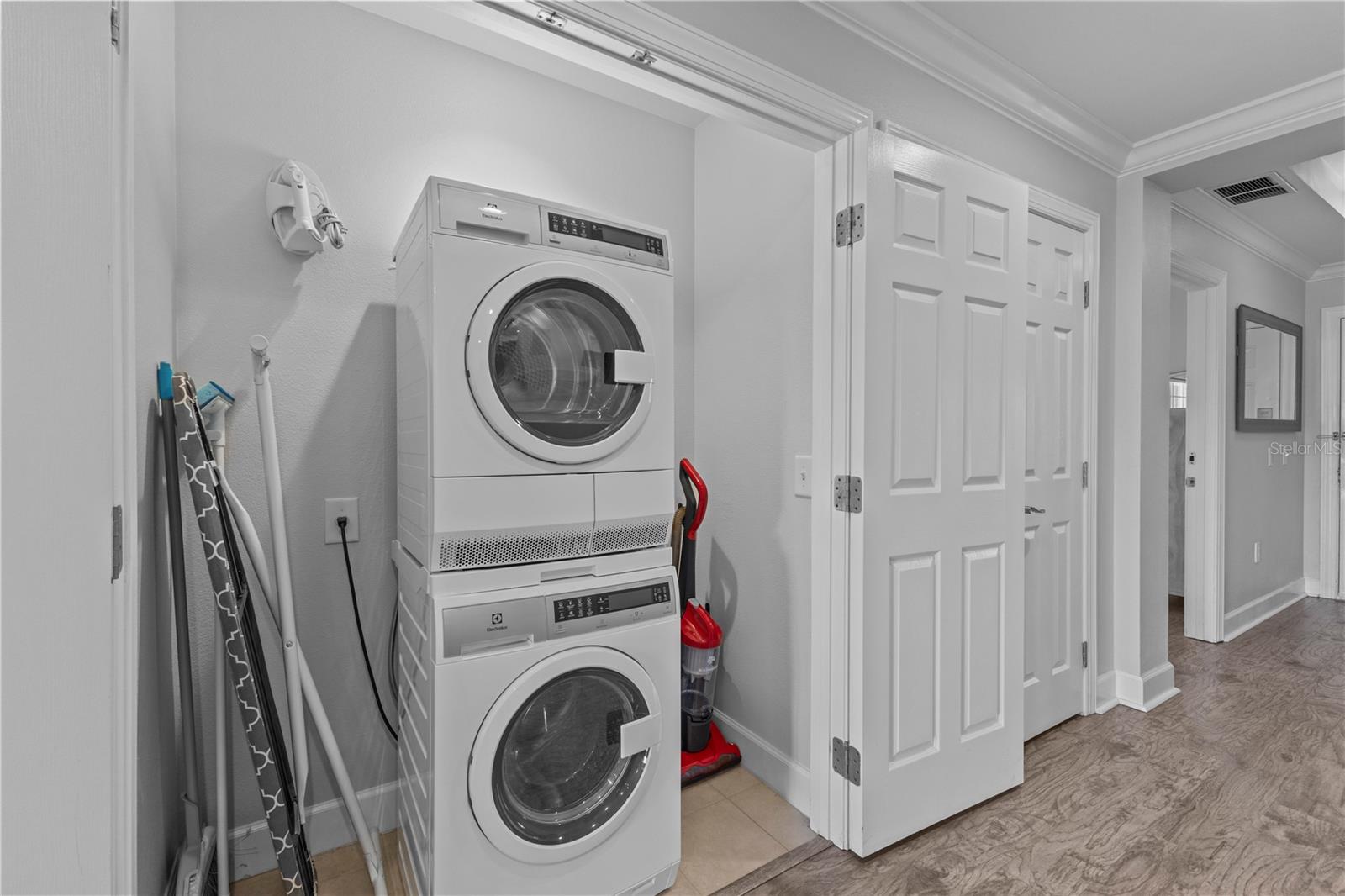 CENTRE COURT RIDGE CONDO PH 3 BLDG C - Residential