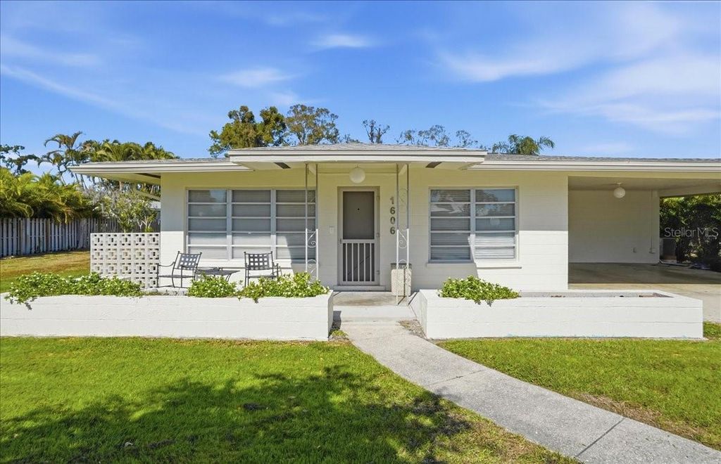 Photo of 1606 4th Street W, Palmetto, FL 34221 (MLS # A4681437)