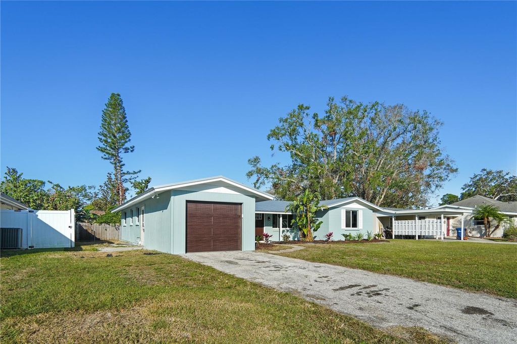 Photo of 3952 Coleridge Place, Sarasota, FL 34241 (MLS # A4684336)