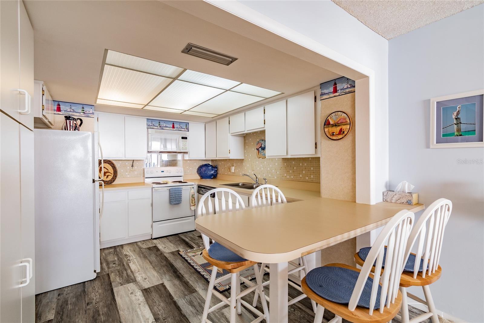 REDINGTON TOWERS BLDG 2 CONDO - Residential