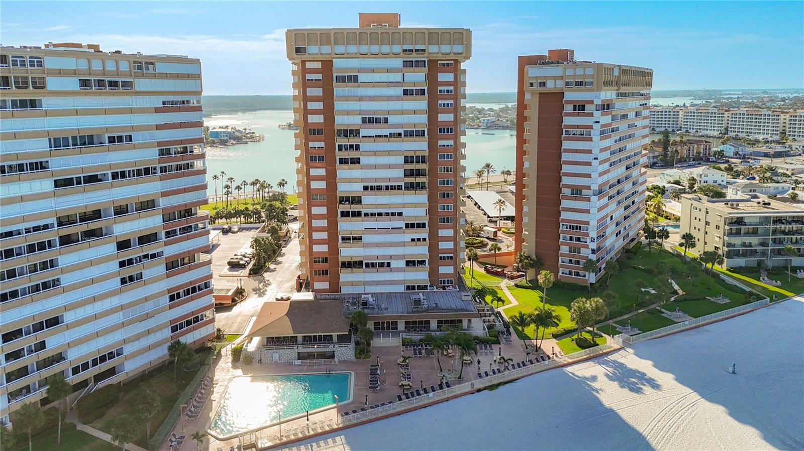 REDINGTON TOWERS BLDG 2 CONDO - Residential