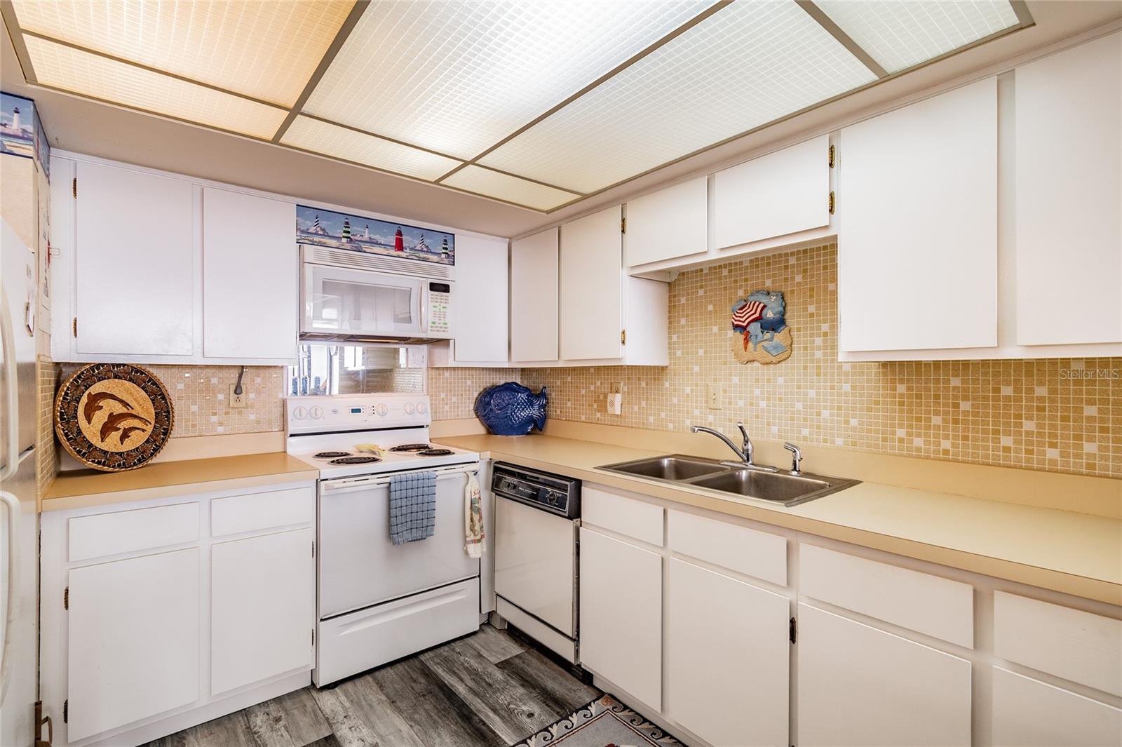 REDINGTON TOWERS BLDG 2 CONDO - Residential