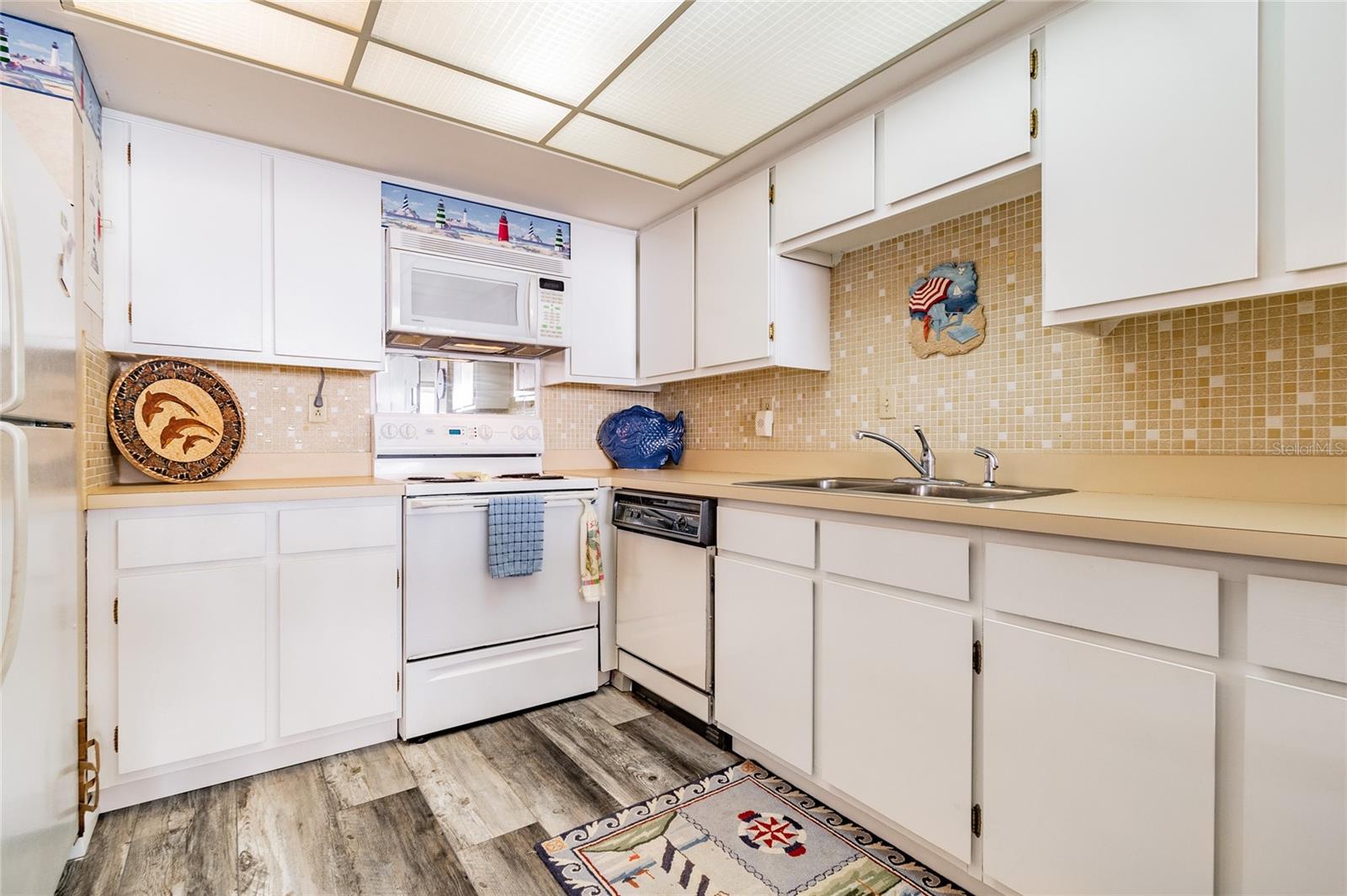 REDINGTON TOWERS BLDG 2 CONDO - Residential