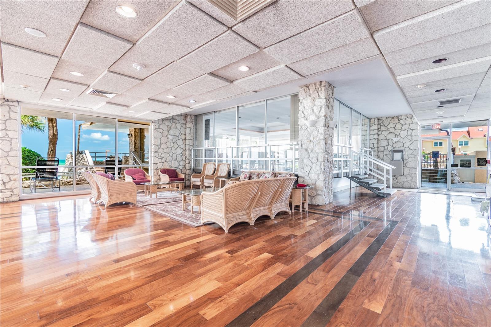 REDINGTON TOWERS BLDG 2 CONDO - Residential