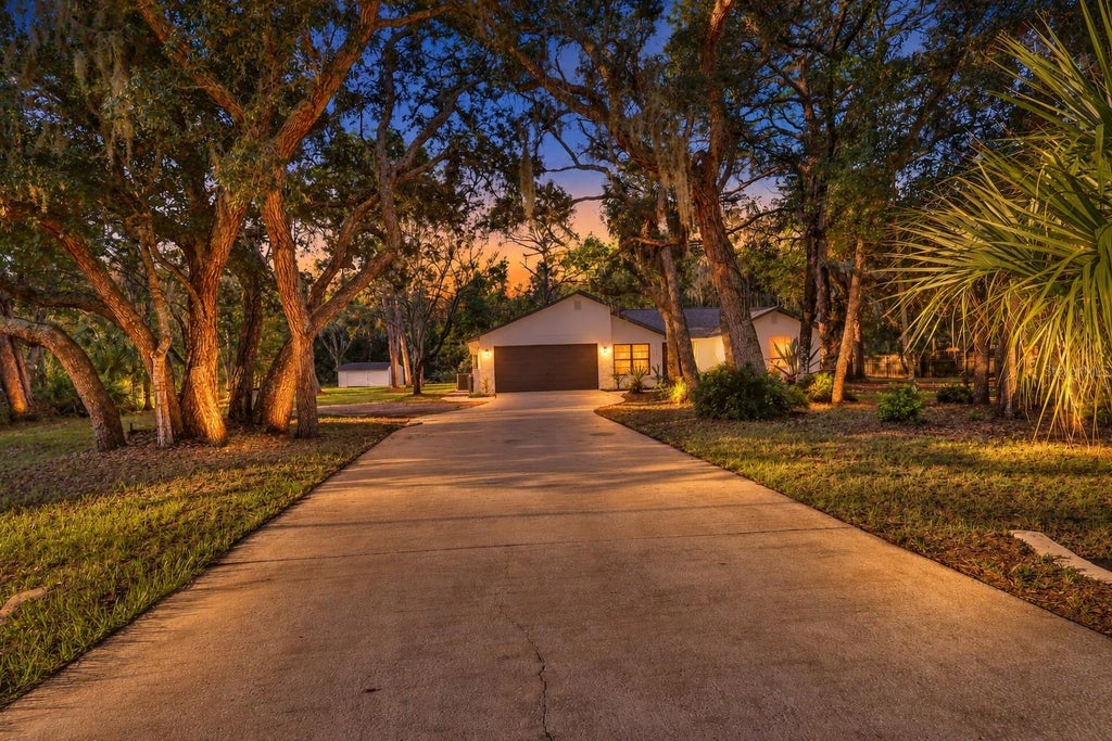 Photo of 10106 Lakeview Drive, New Port Richey, FL 34654 (MLS # TB8558664)