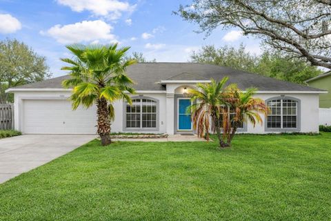 Photo of 1500 Daybreak Drive, Fruitland Park, FL 34731 (MLS # G5109684)