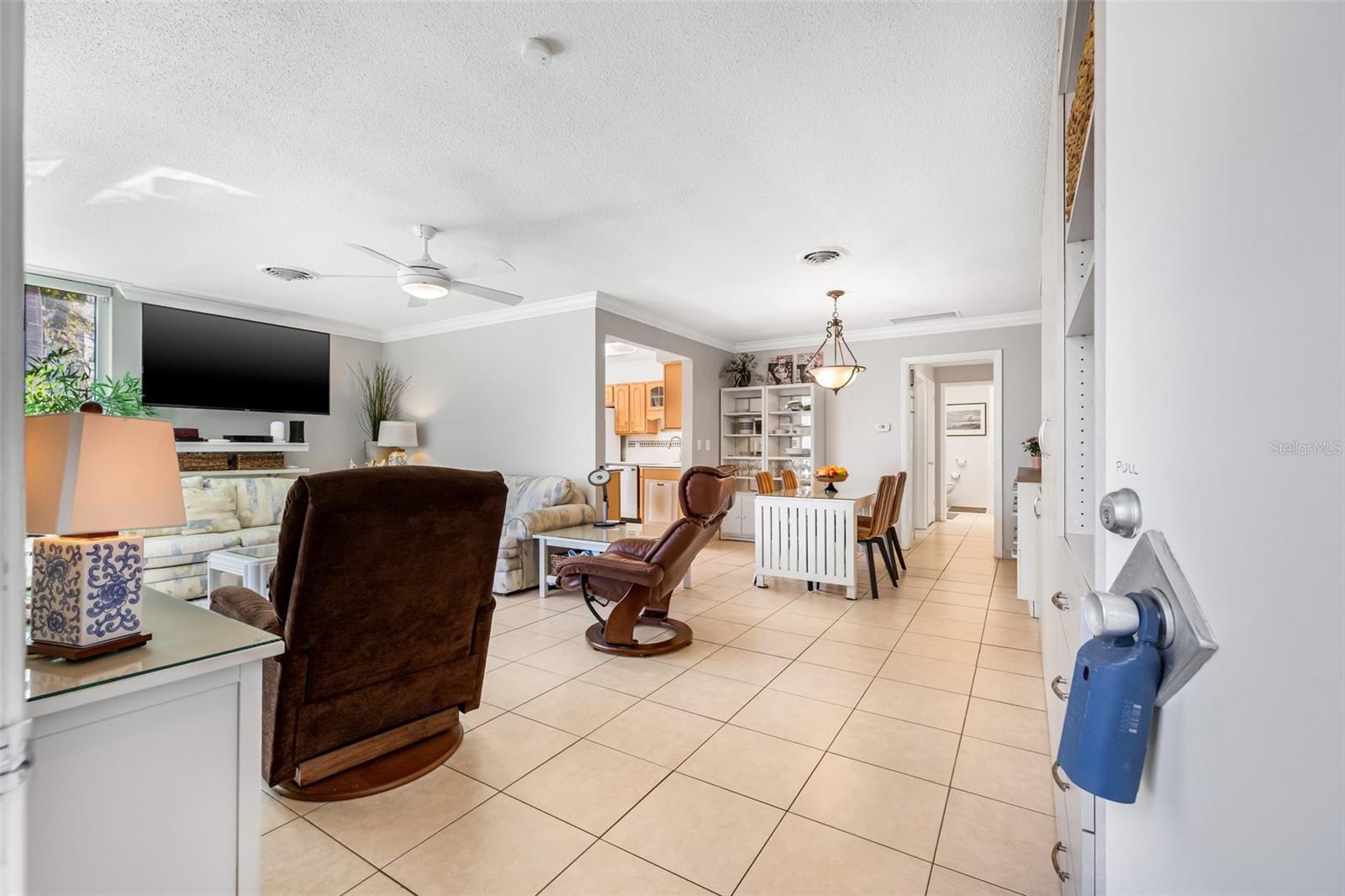 615 10TH AVENUE NE 1