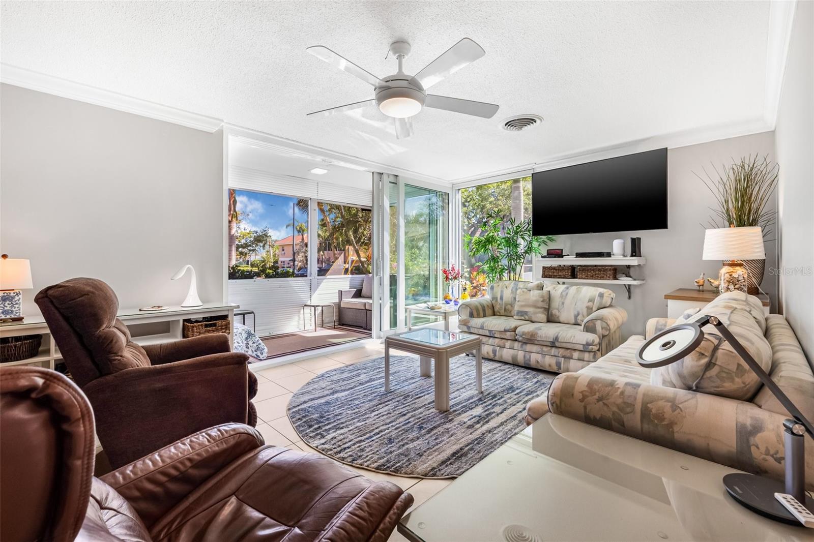 615 10TH AVENUE NE 1