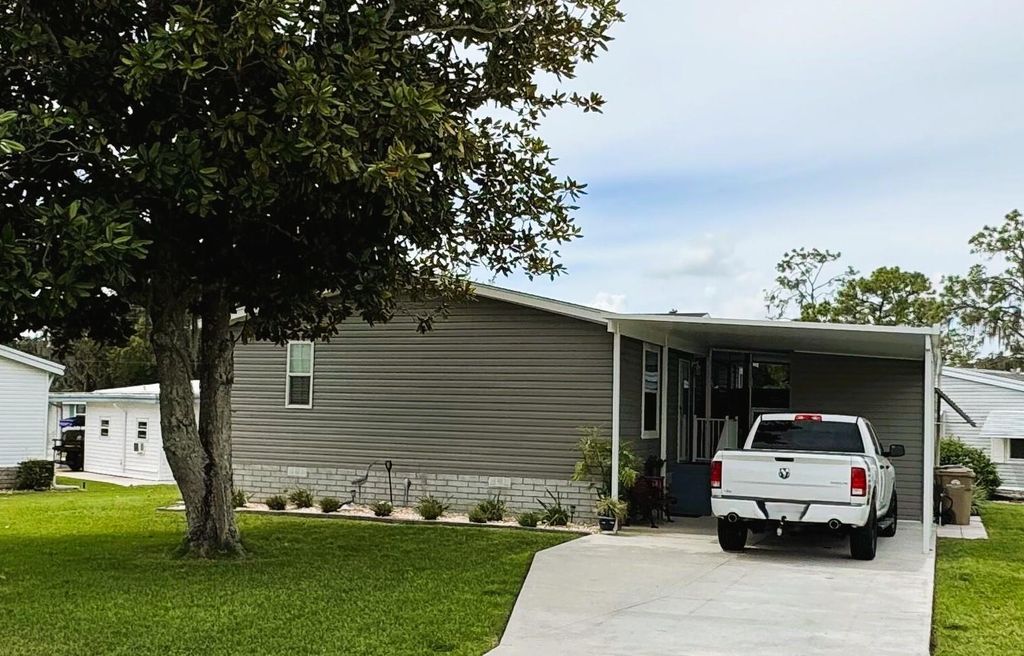 Photo of 102 Dogwood Trail, Leesburg, FL 34748 (MLS # R4909942)