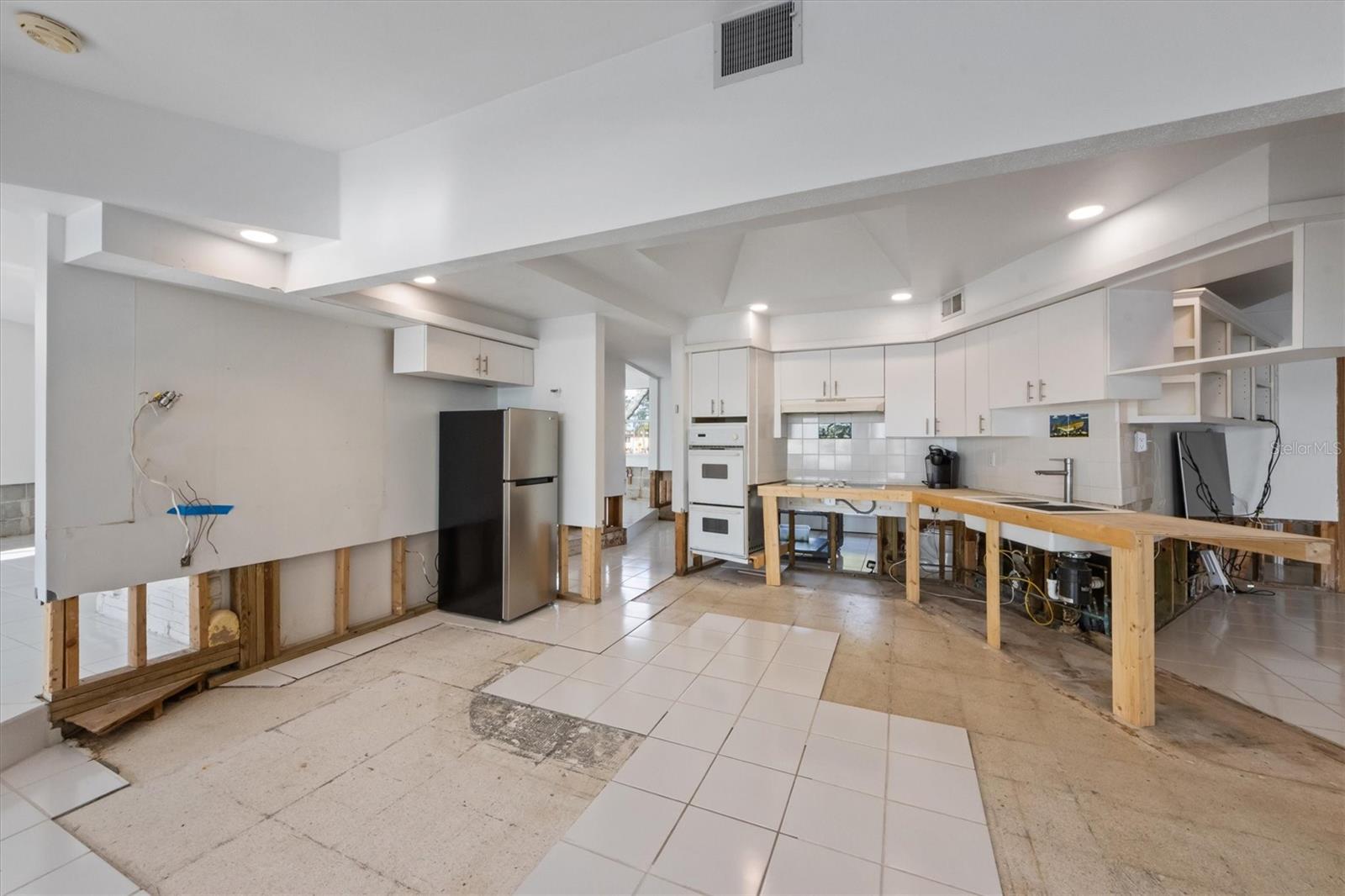 LARMARIE SHORES - Residential