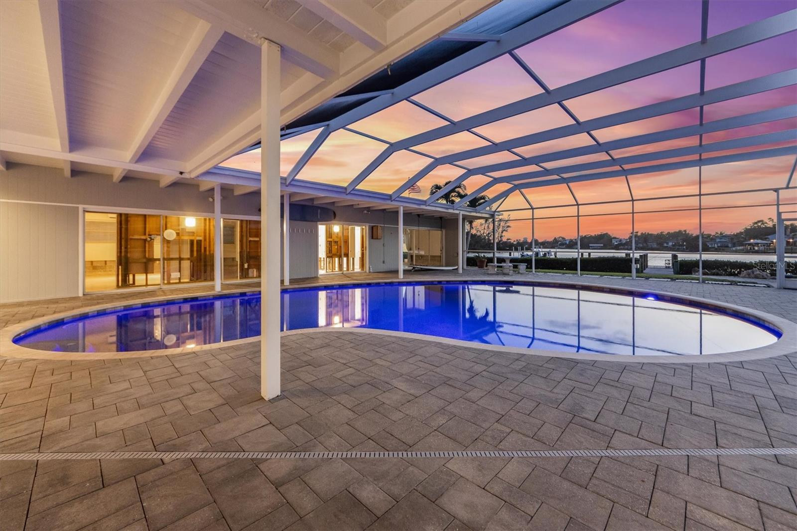 LARMARIE SHORES - Residential