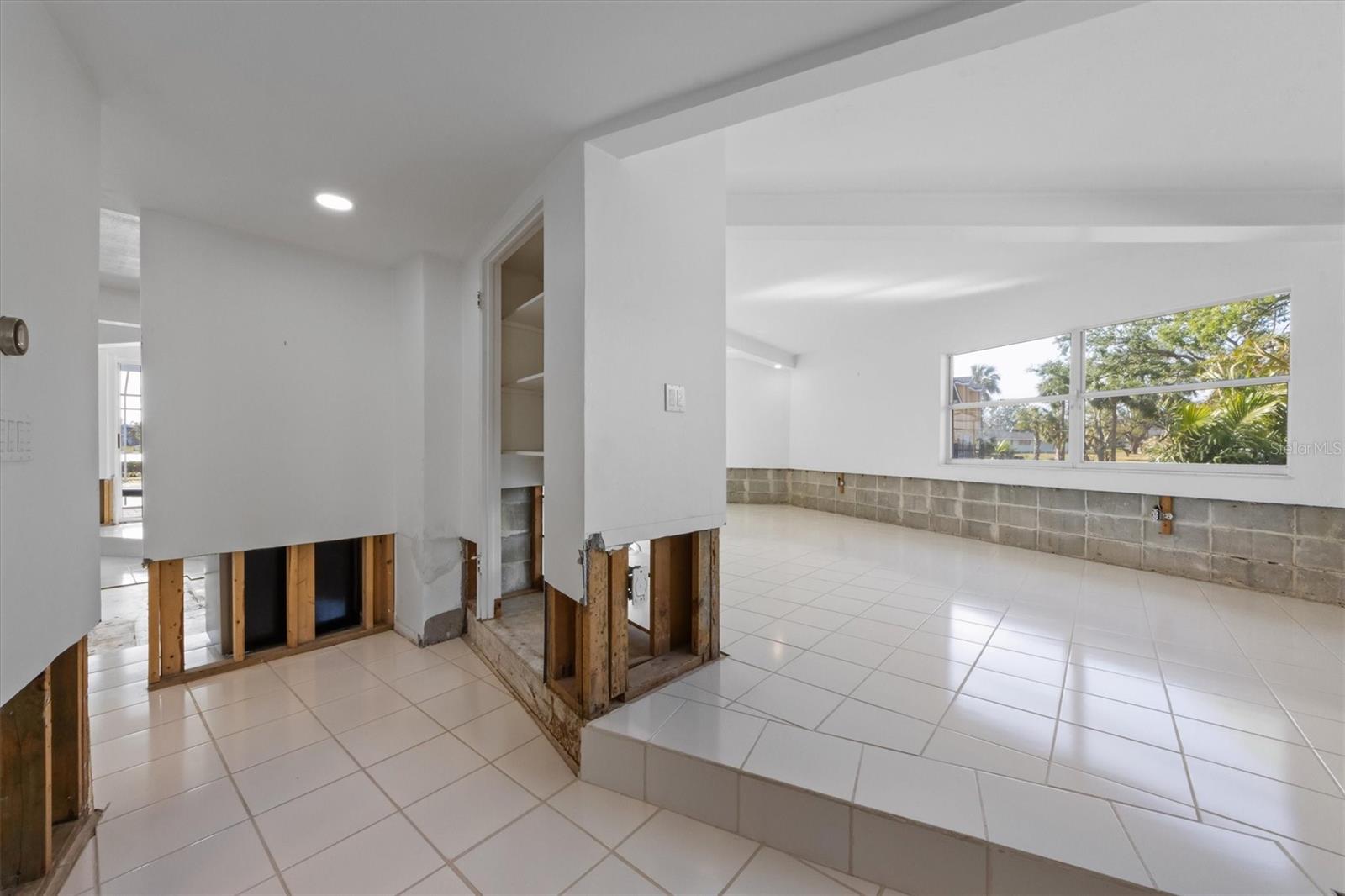LARMARIE SHORES - Residential
