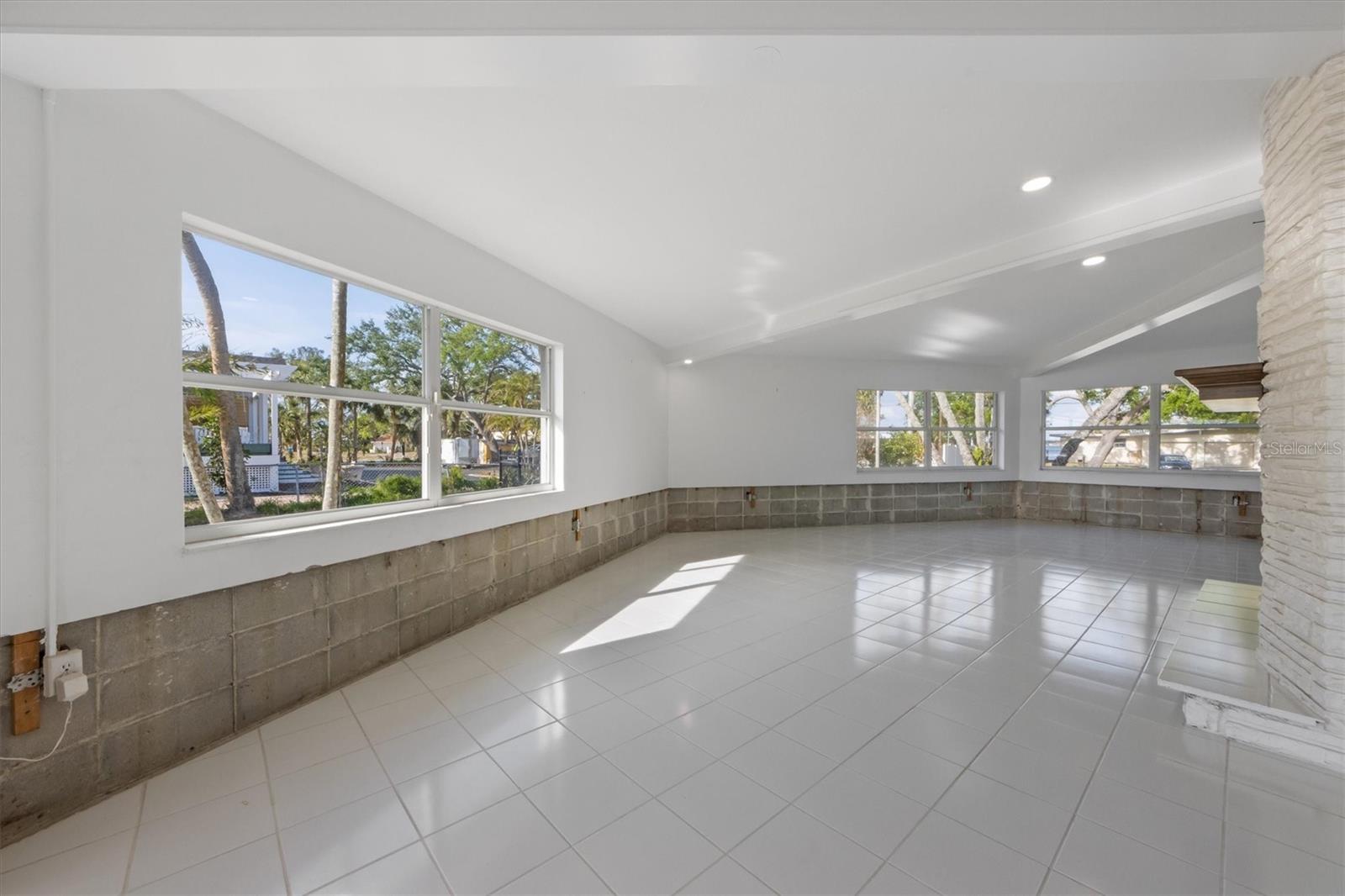 LARMARIE SHORES - Residential