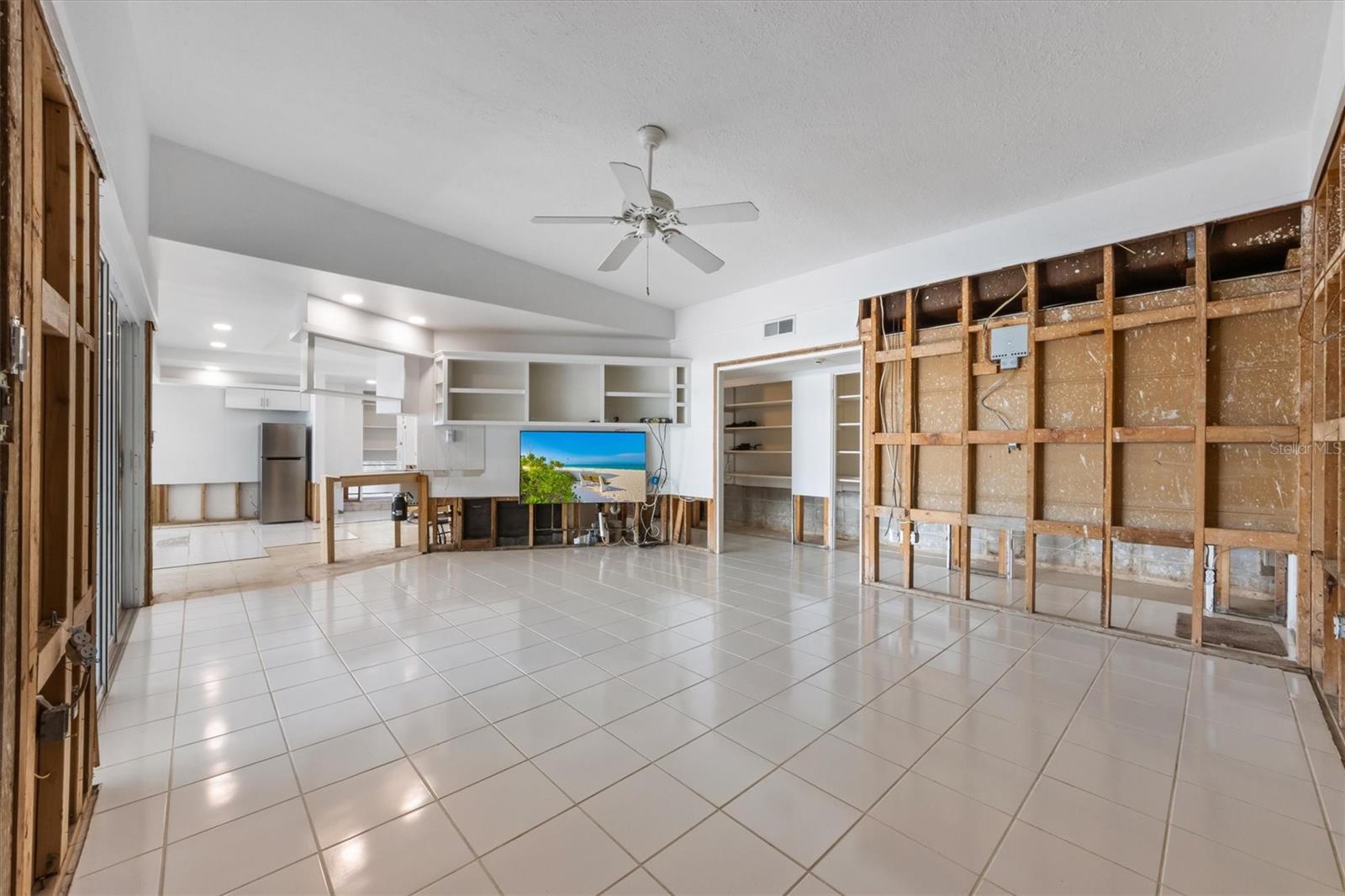 LARMARIE SHORES - Residential