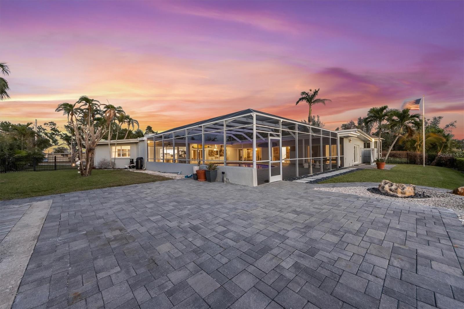 LARMARIE SHORES - Residential