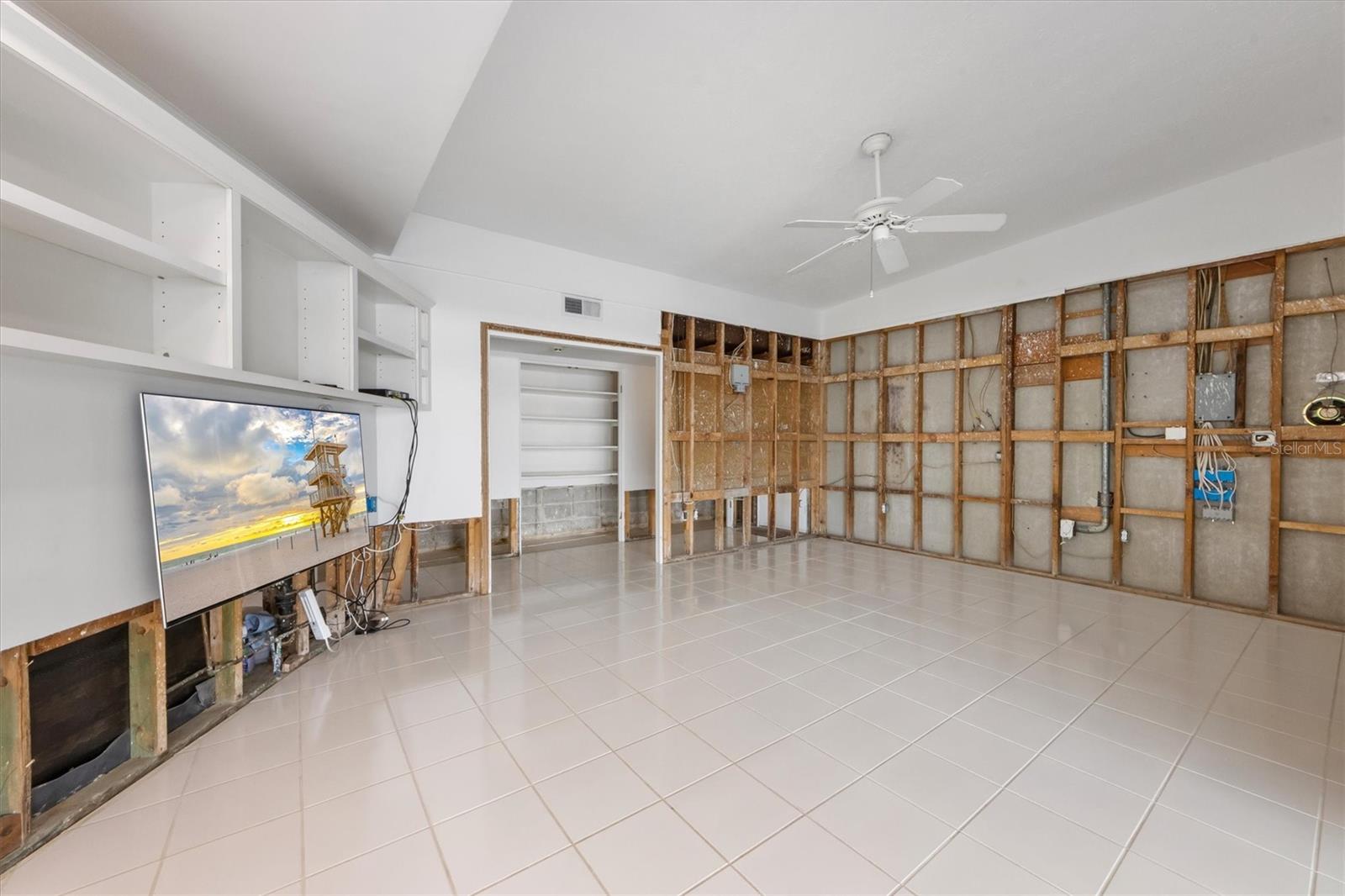 LARMARIE SHORES - Residential