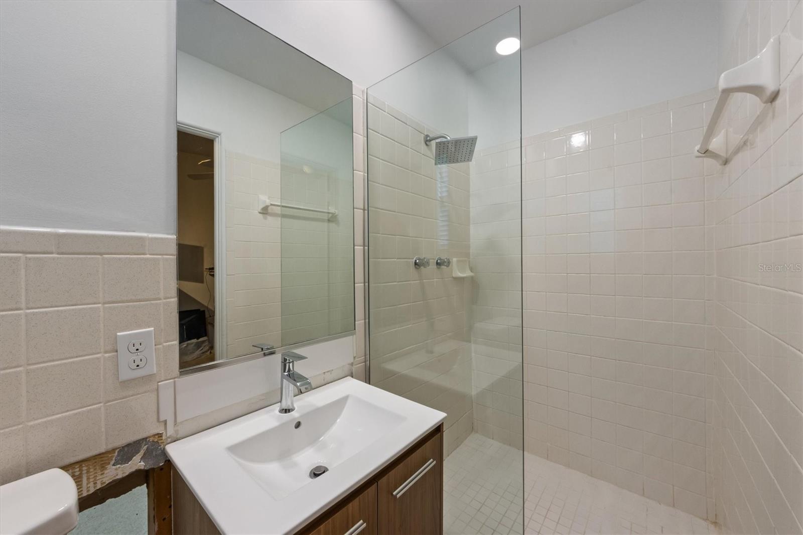 LARMARIE SHORES - Residential