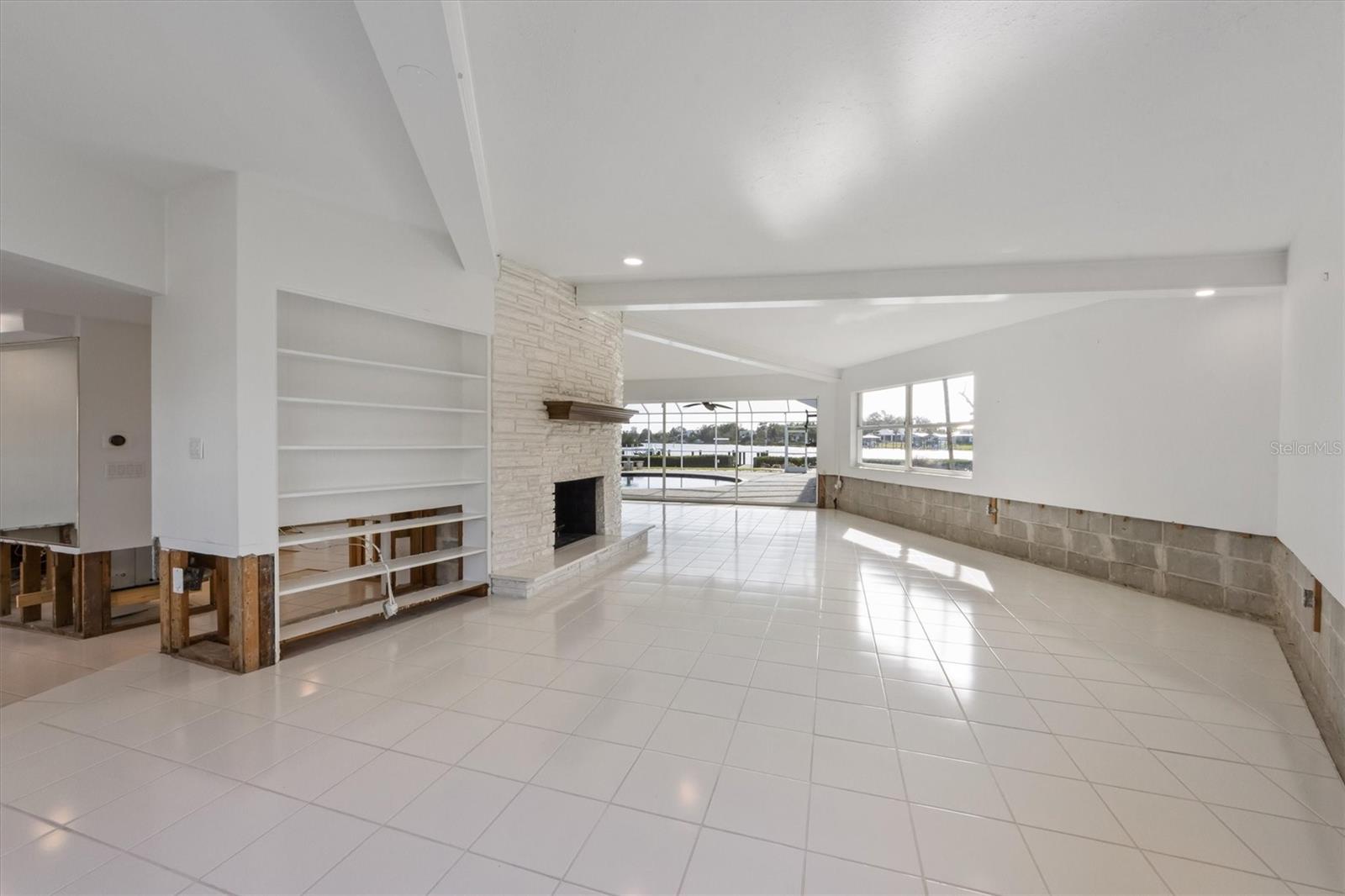 LARMARIE SHORES - Residential