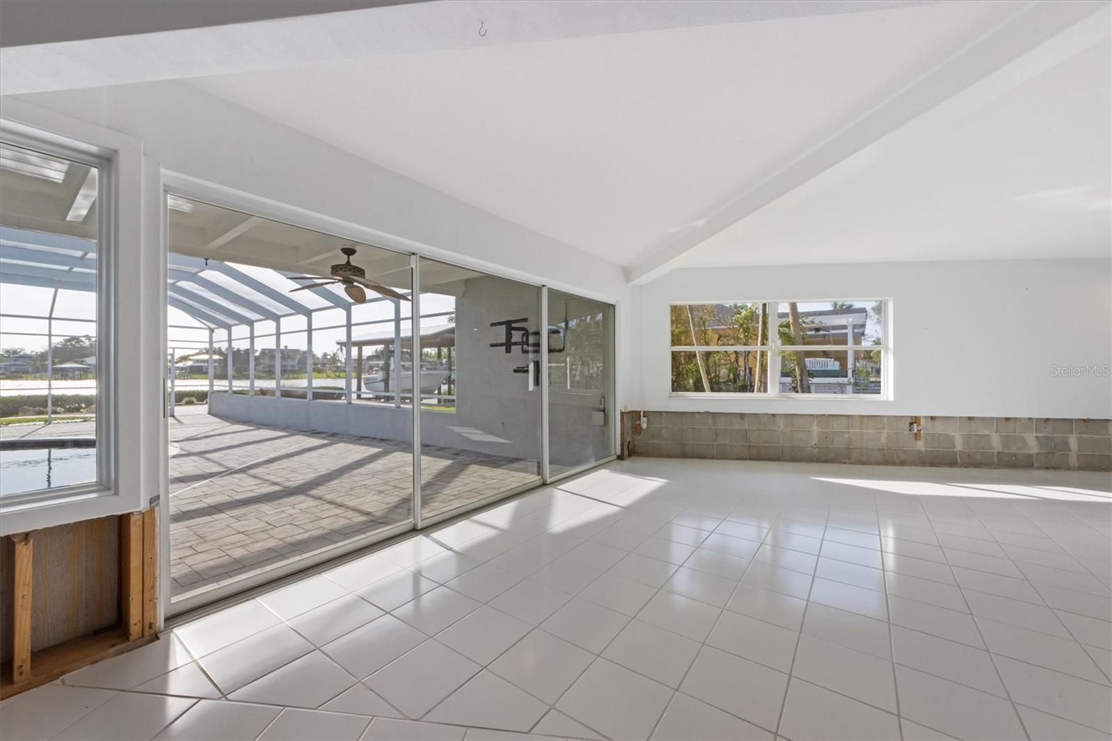 LARMARIE SHORES - Residential
